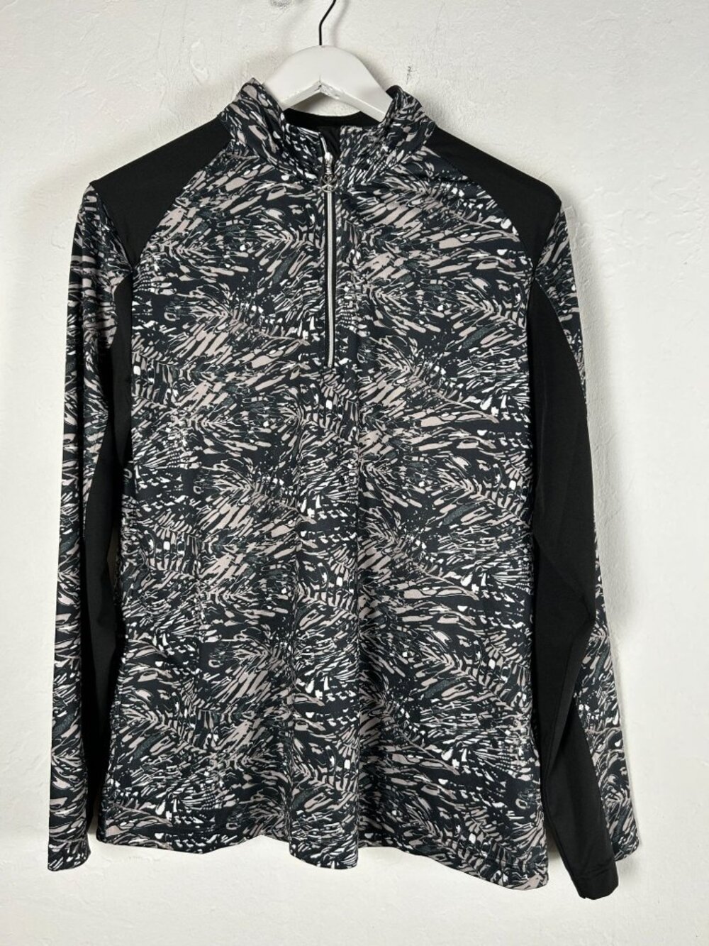 Daily Sports Women’s 1/4 Zip Long Sleeve Activewear Top Black White Abstract XL